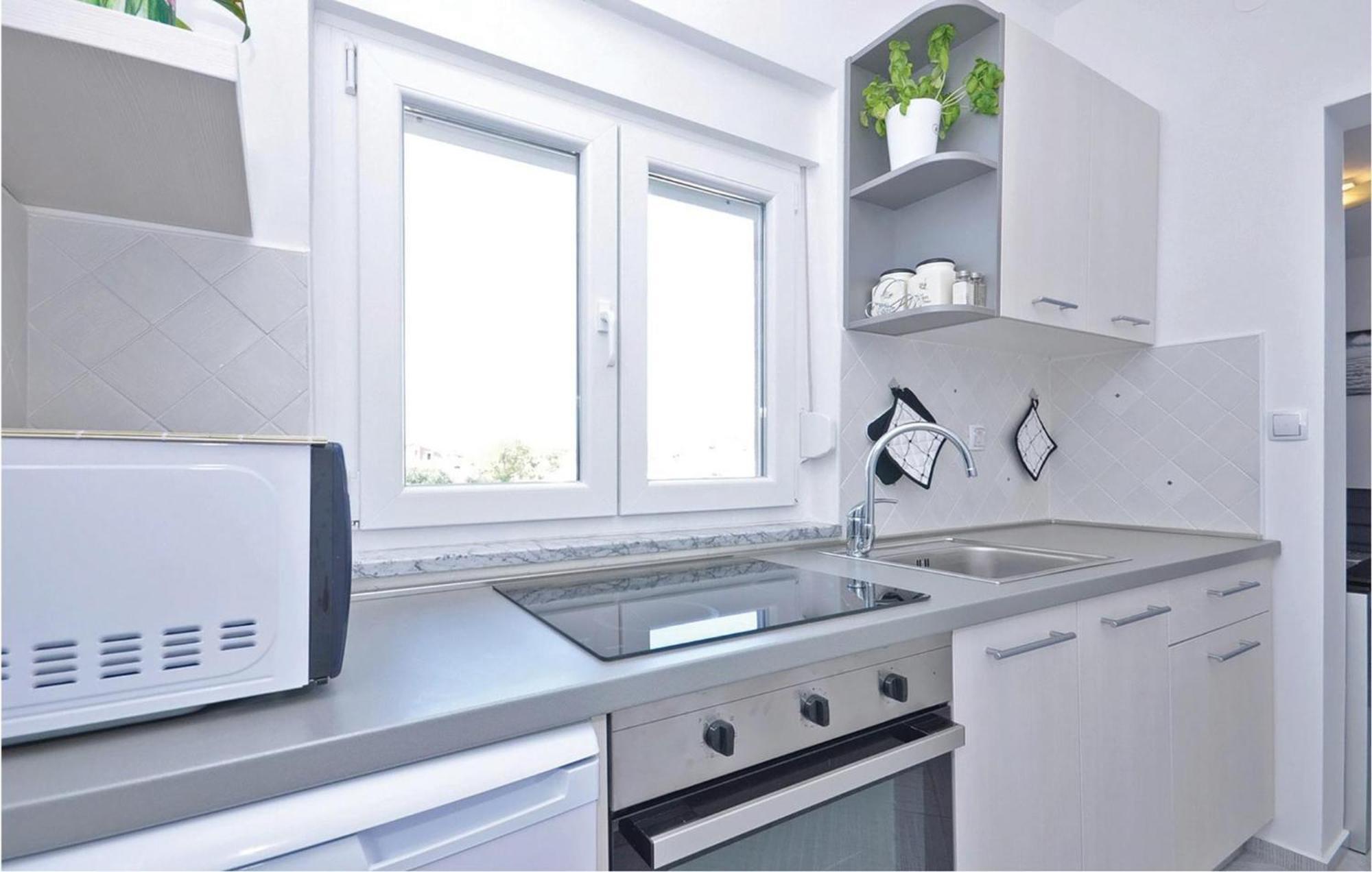 1 Bedroom Cozy Apartment In بيبينيا المظهر الخارجي الصورة