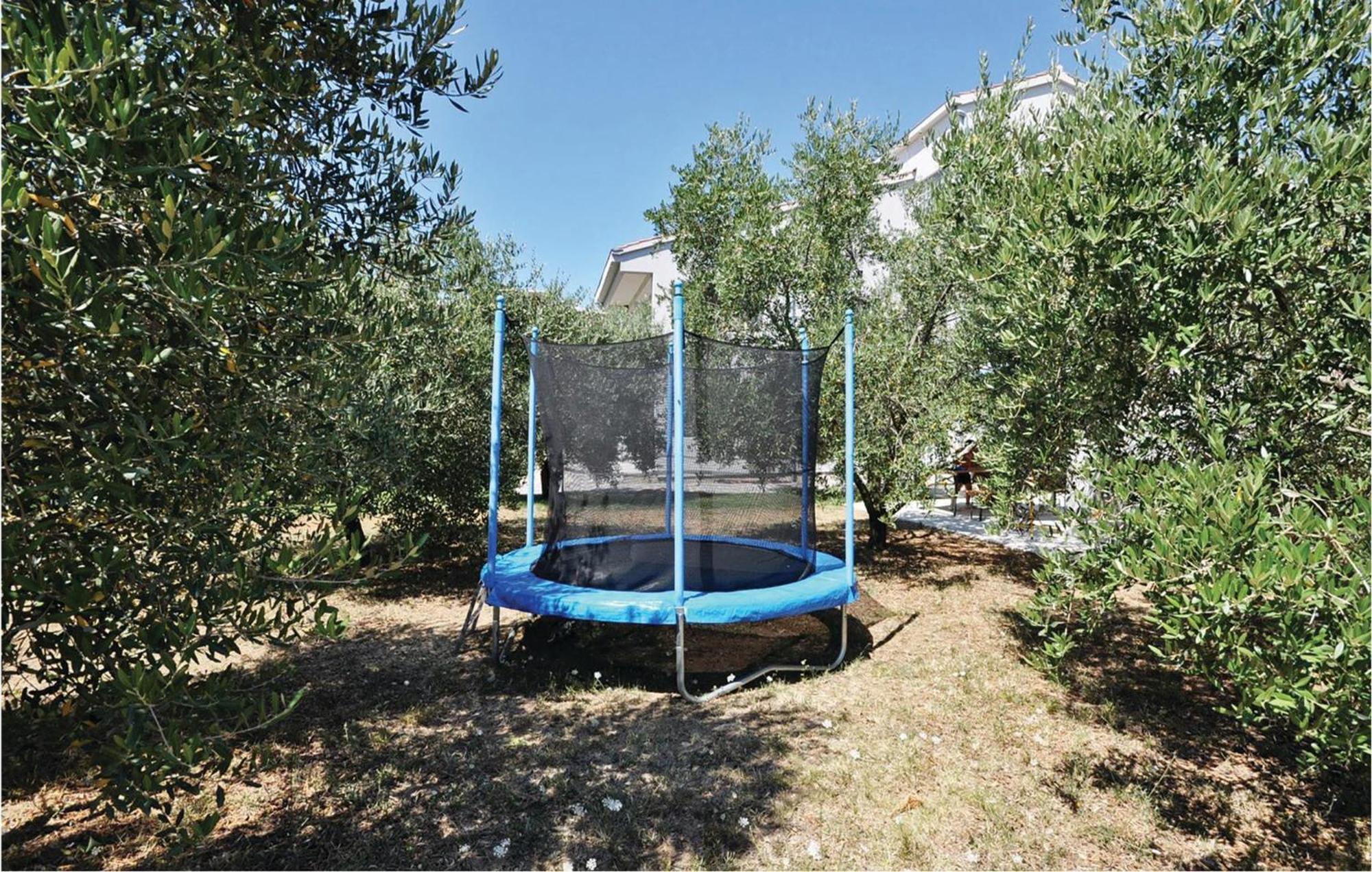 1 Bedroom Cozy Apartment In بيبينيا المظهر الخارجي الصورة